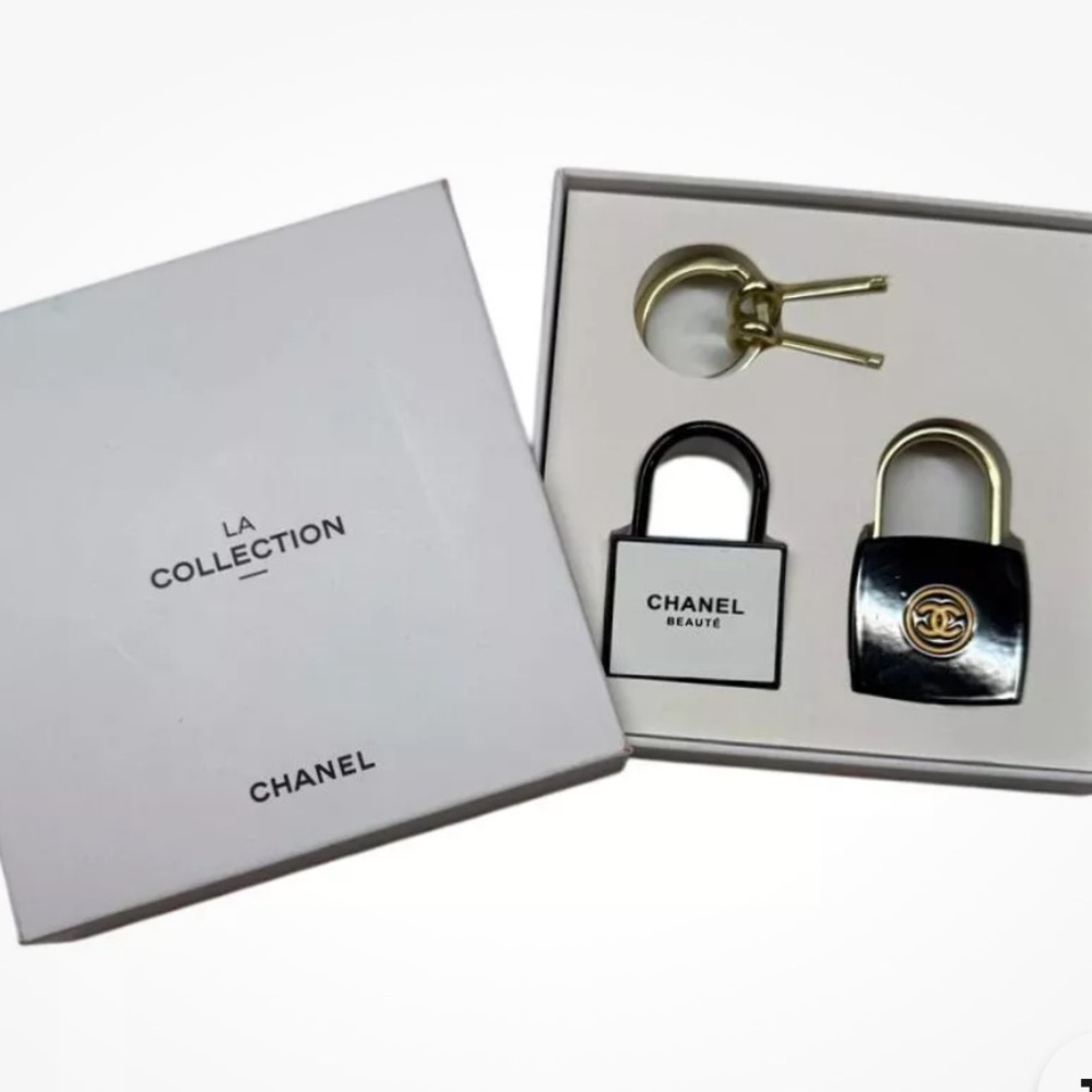 ✨CHANEL Rare Padlock Black & Gold & White & Black Keysets w/Iconic Logo NIB ✨